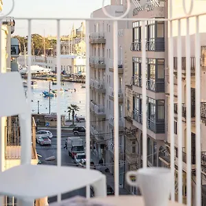 Island 3*, Gzira Malta
